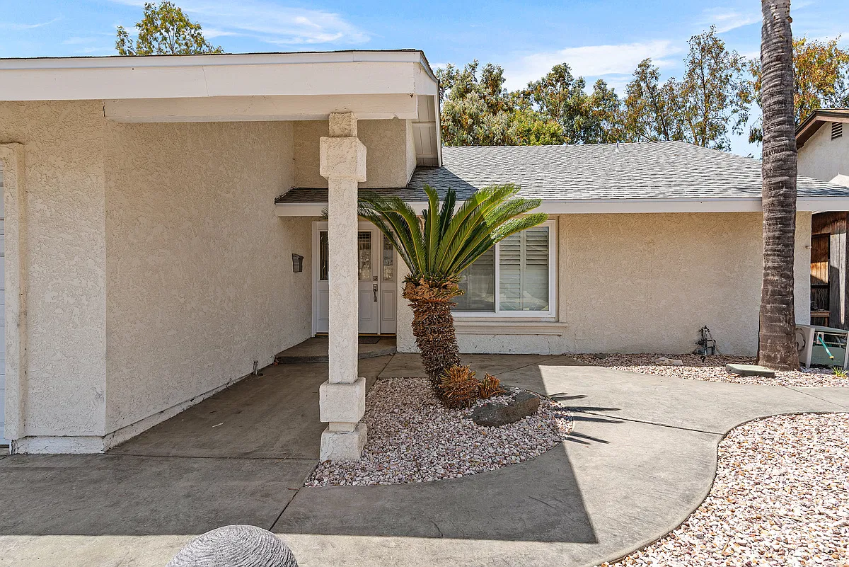 3 bed, 1306 sqft, $4,400 — Photo 2