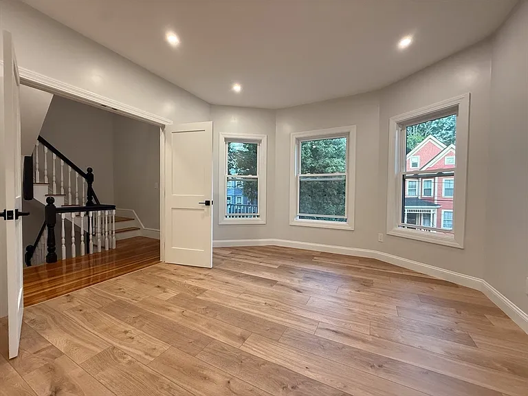 16 Willow Ave #2 — Photo 2