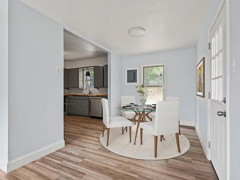 1417 S Lamar Ave — Photo 3