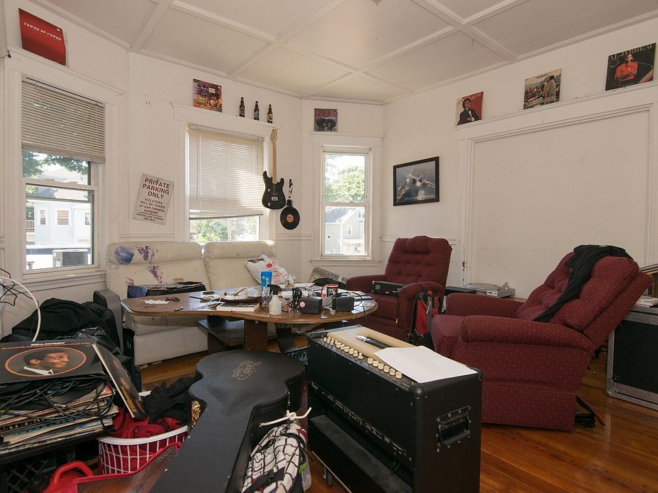 2nd image of 20 Alcott St #3
