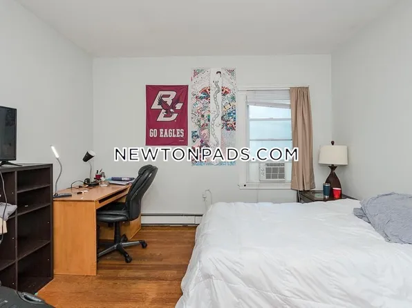 62 Algonquin Rd #1, Chestnut Hill, MA 02467