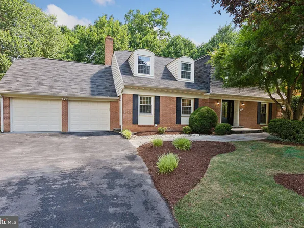 9121 Cranford Dr, Rockville, MD 20854