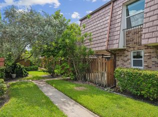 7570 Courtyard Run E, Boca Raton, FL 33433