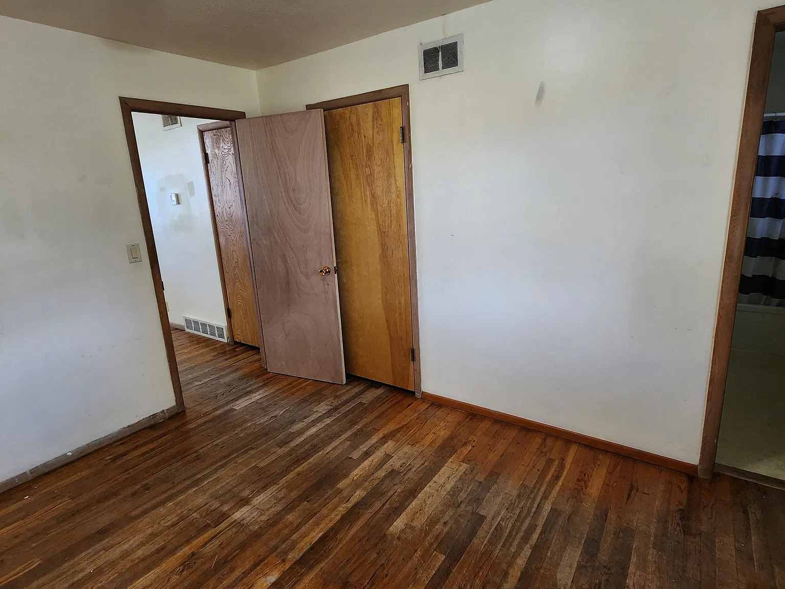 408 E Bond St — Photo 3