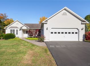 7280 Moss Creek Cir, Liverpool, NY 13090