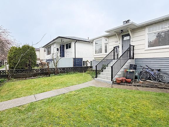 4th image of 1939 E 39th Ave
