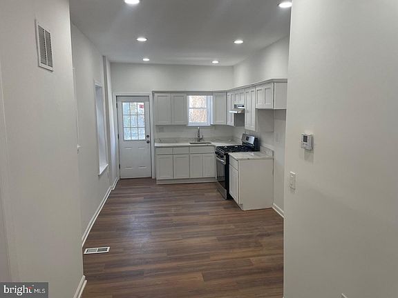 4th image of 61 General Greene Ave