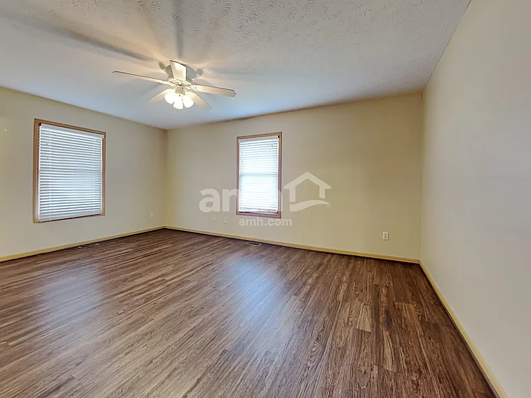 3370 Redbud Dr — Photo 8