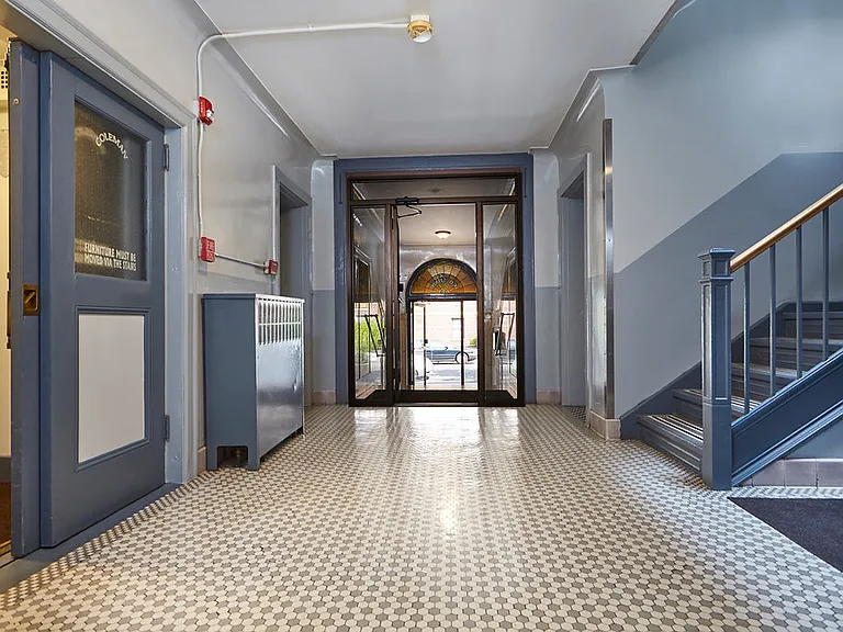 Coleman Apartments — Photo 6