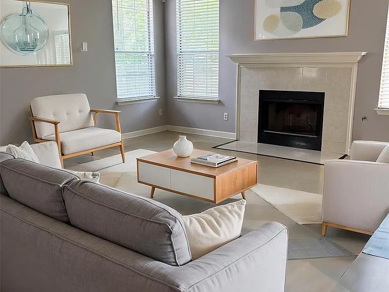 3523 Kings Mountain Dr — Photo 5
