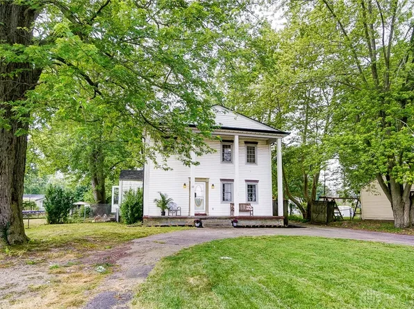 82 W Funderburg Rd, Fairborn, OH 45324