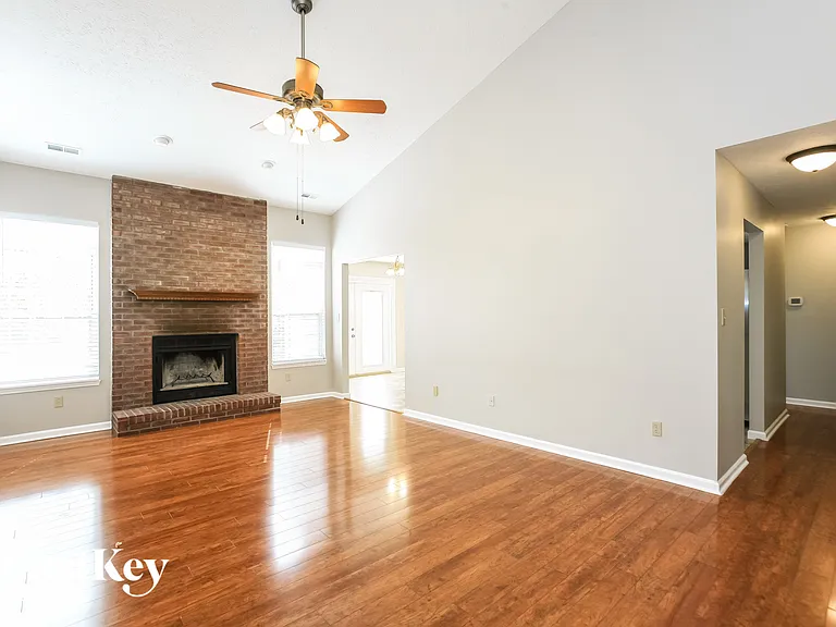 6753 Long Run Dr — Photo 4