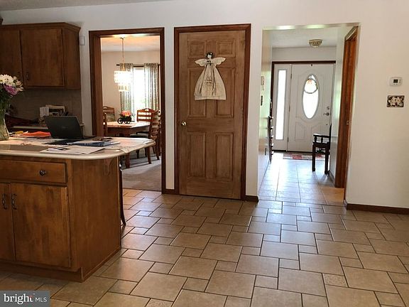 4th image of 11 Crestview Dr