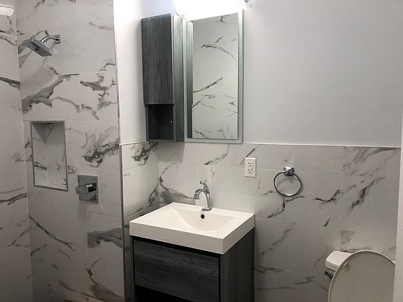 5th image of 25-03 32nd St #5
