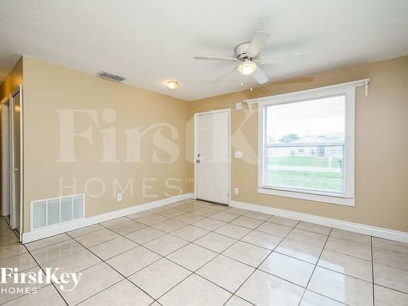 3rd image of 714 Camel Ct