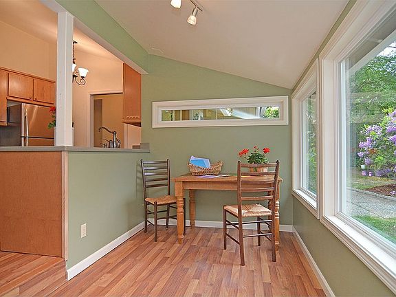 5th image of 12167 Pleasant Pl NE