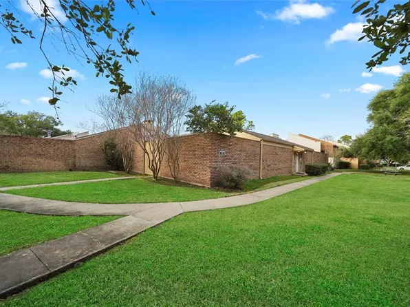 67 Chervil Common, Lake Jackson, TX 77566