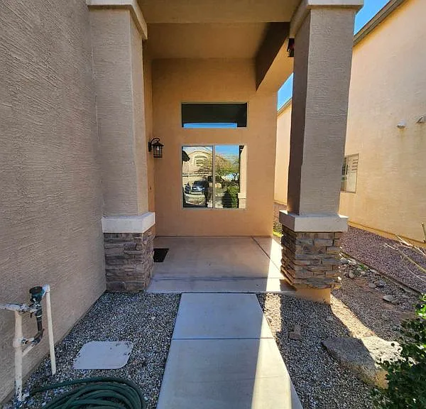 42065 W Hillman Dr — Photo 2