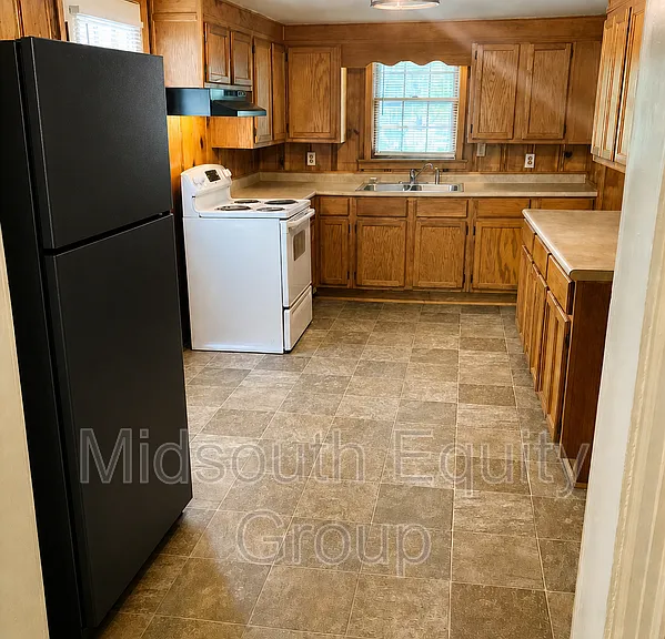 420 N McLemore Ave — Photo 2