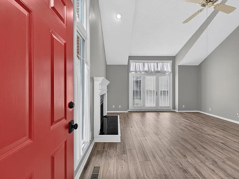 12044 Hemlock St — Photo 3
