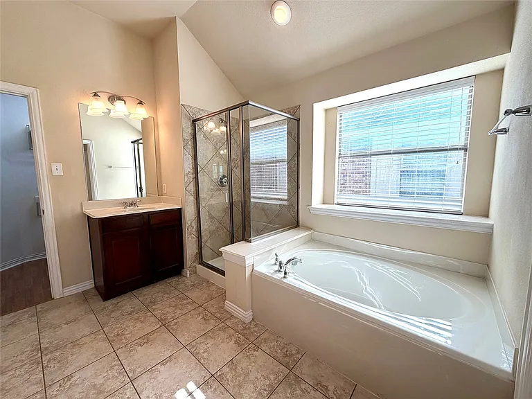 9404 Caliente Dr — Photo 9