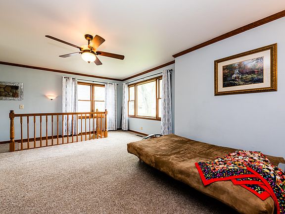 5th image of 928 Wolcott Ave