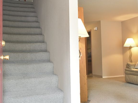 3rd image of 687 32nd St Unit 3