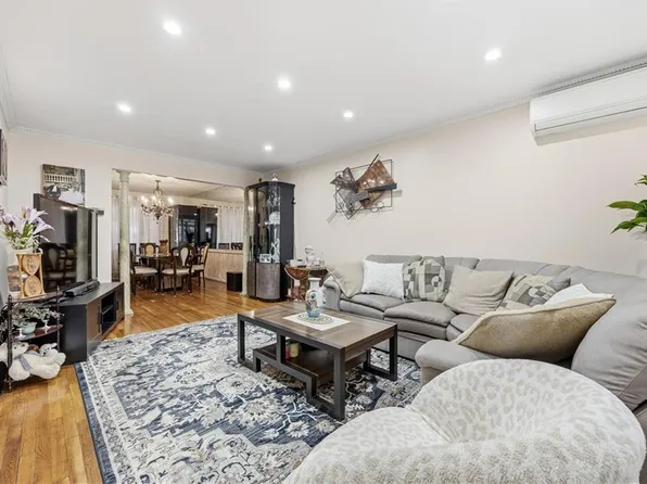 2666 Brown Street image 8 of 37