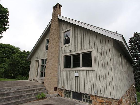 5th image of 135 Willow Farm Dr
