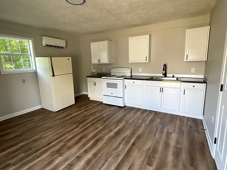 144 Sarah Cir #14 — Photo 2
