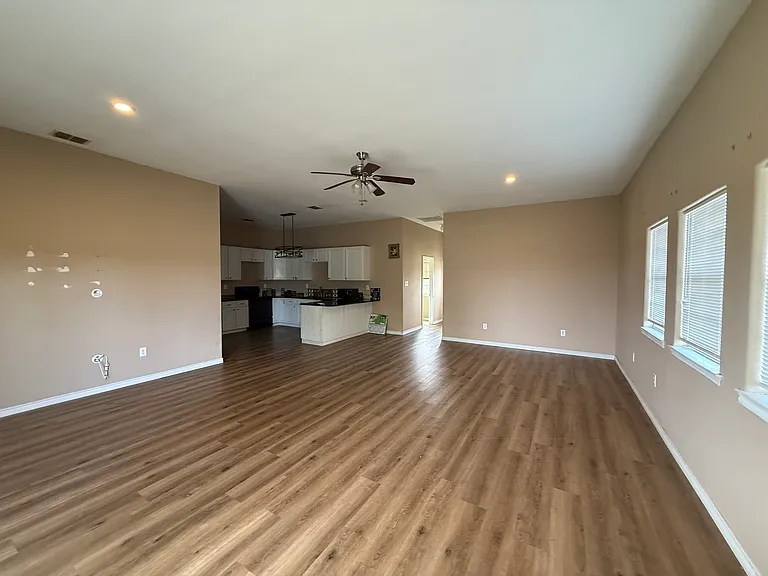 Livingroom/diningroom/open concept
