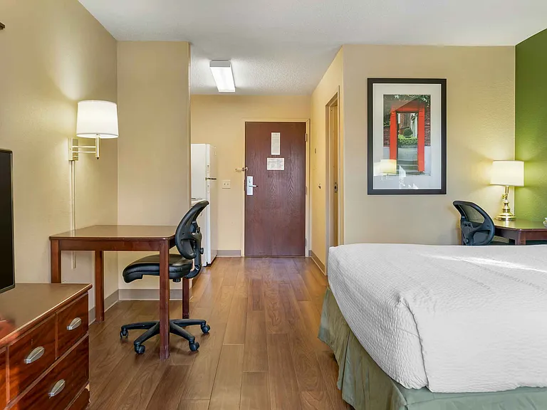 Studio Suite - 1 Queen Bed