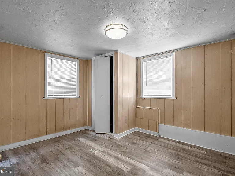 10112 Sutherland Rd — Photo 17