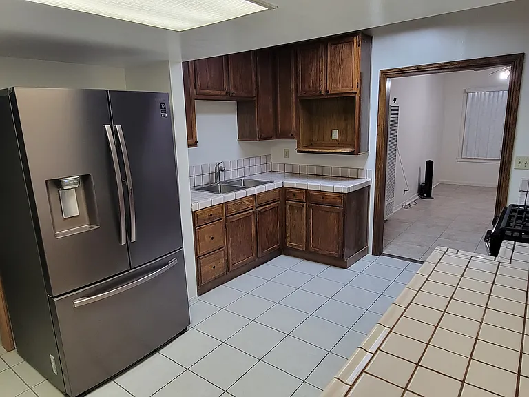 704 E Palmer Ave — Photo 16