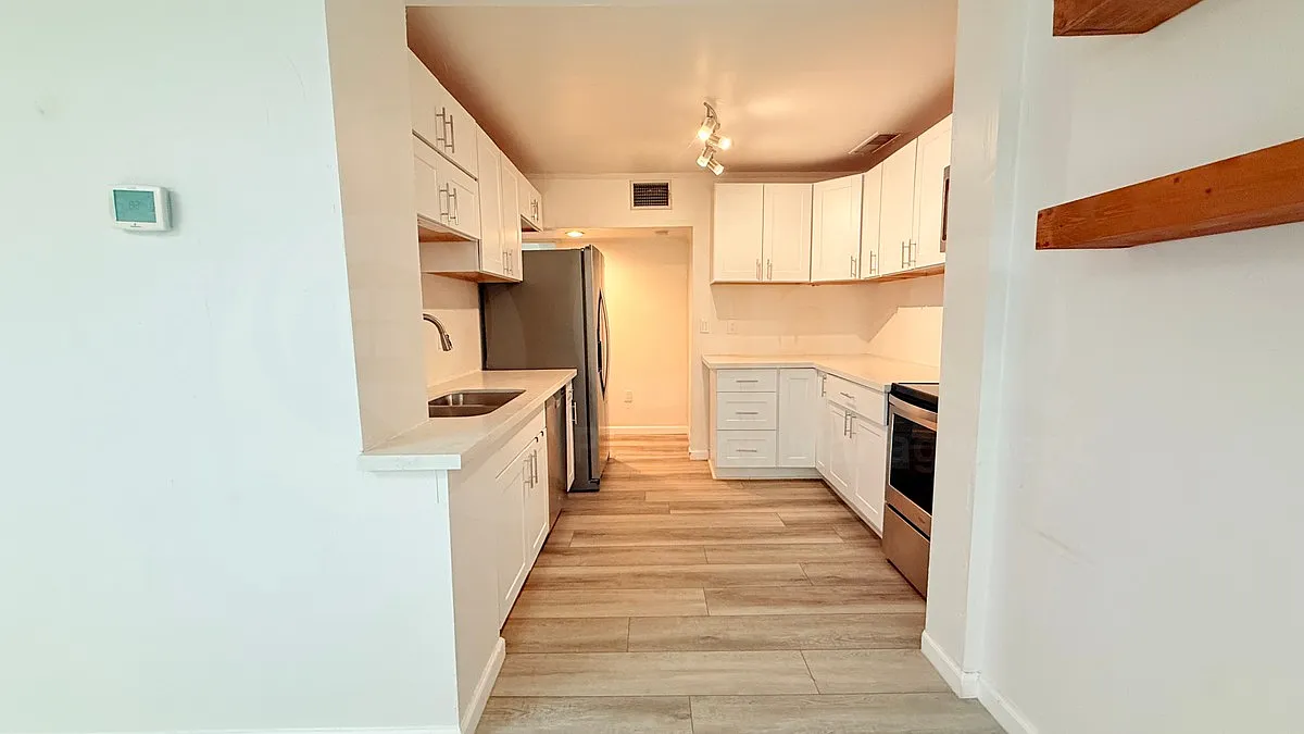 3 bed, 2.0 bath, 1320 sqft, $2,085 — Photo 4