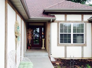 215 Neals Trl, Reeds Spring, MO 65737