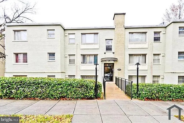 2838 Hartford St SE #201 — Photo 7