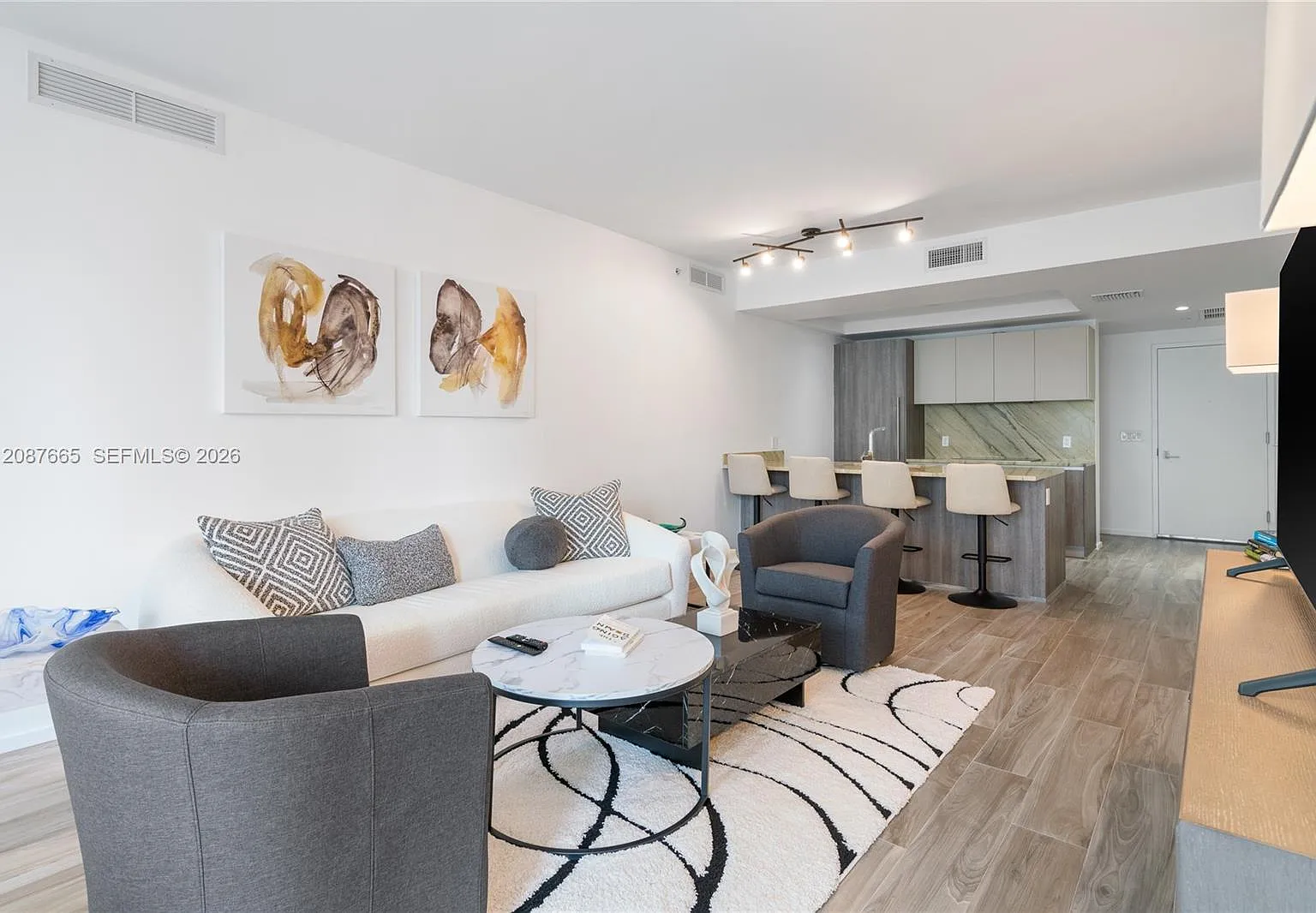 801 Sma Residences Condo — Photo 3