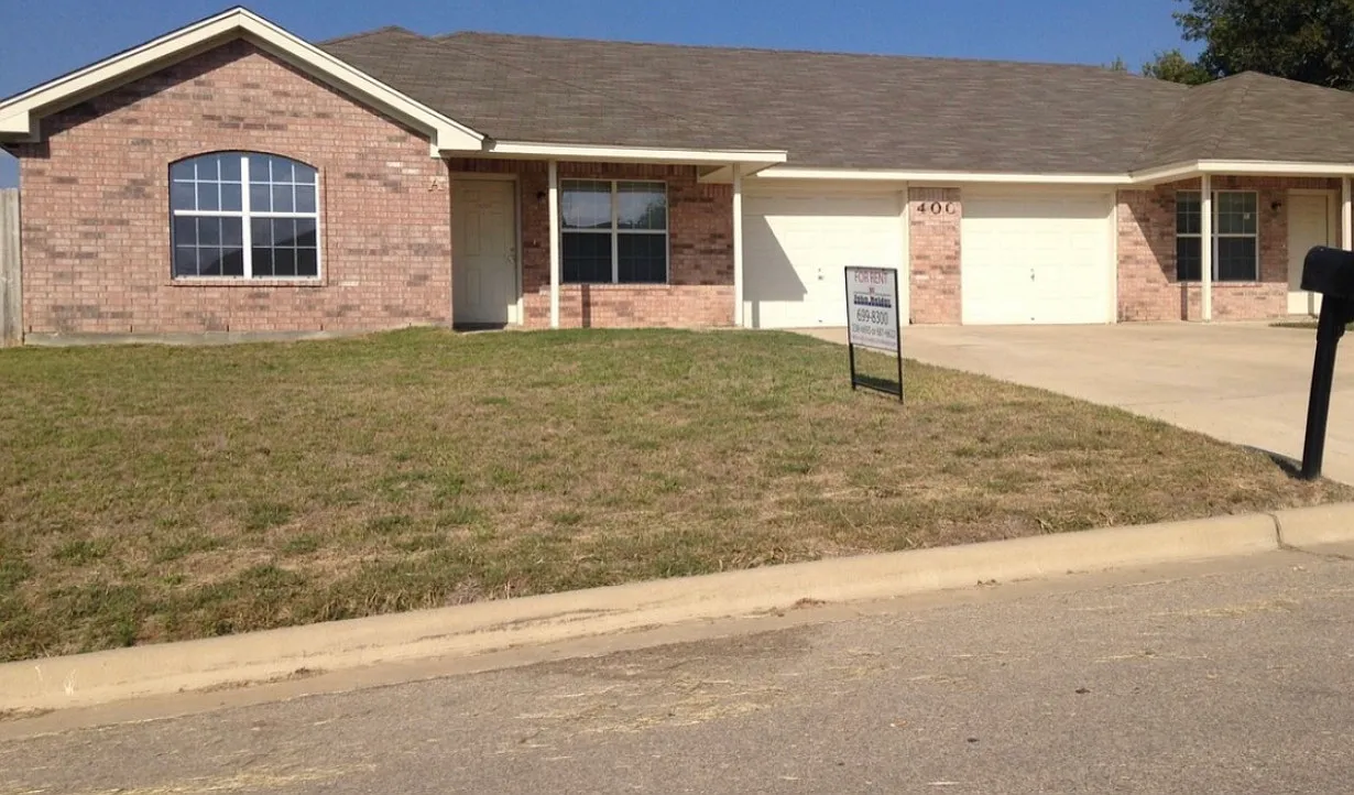 3 bed, 1126 sqft, $1,200 — Photo 1