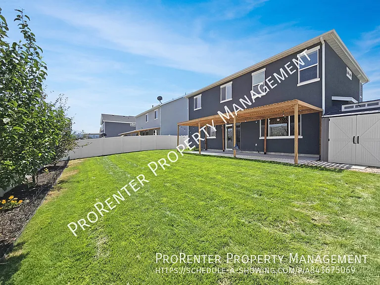 1152 W Beacon Way — Photo 2