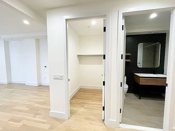 4th image of 260 Gold St #525