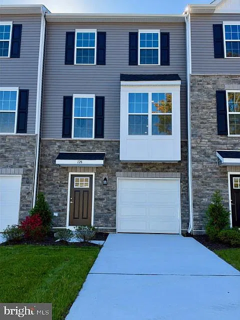 3 bed, 2.5 bath, 1784 sqft, $2,900 — Photo 2
