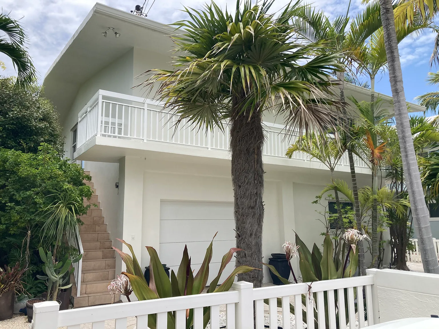 4 bed, 2000 sqft, $6,000 — Photo 2