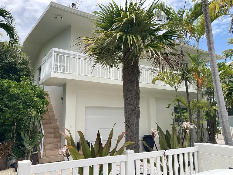 115 Harbor Ln — Photo 2