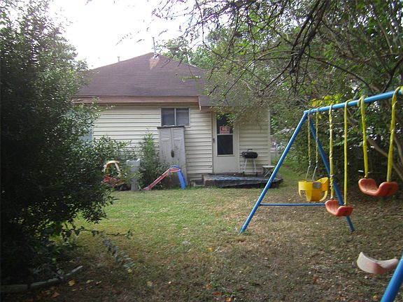 5th image of 326 N Burr St