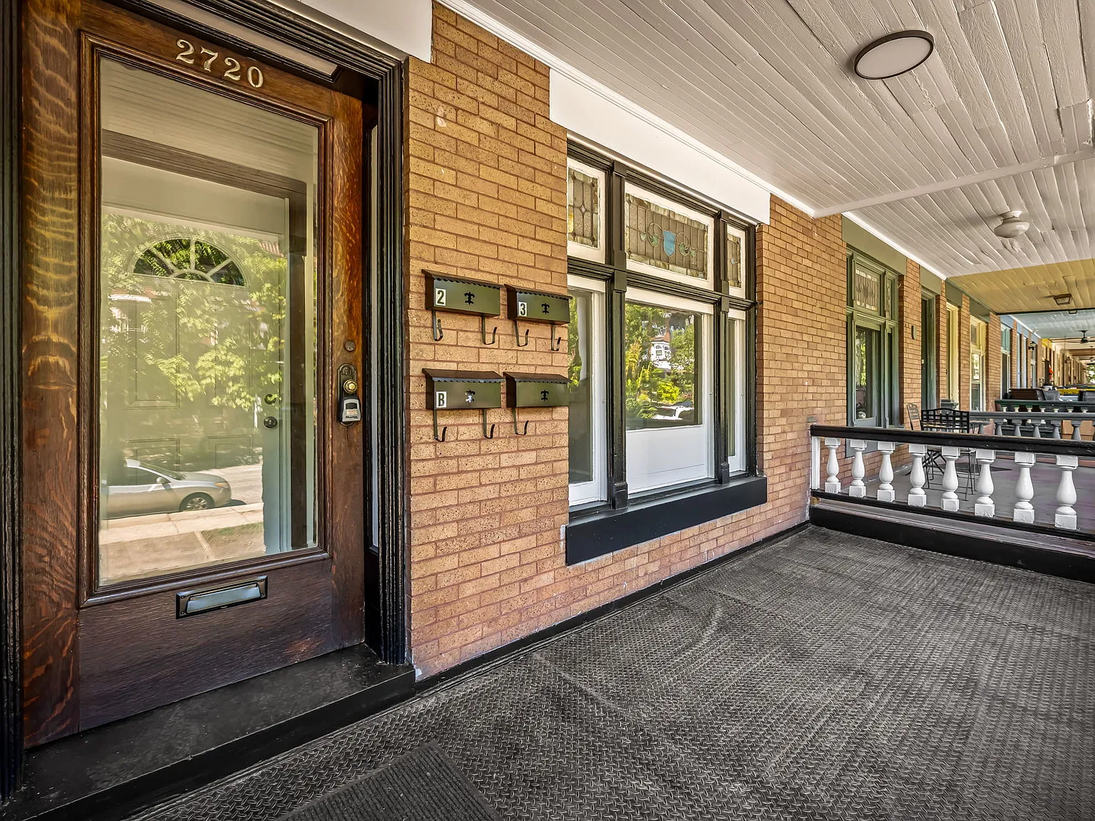 2 bed, 900 sqft, $1,500 — Photo 2