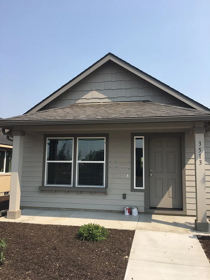 2 Bedroom / 1 Bathroom in SW Redmond Community — Photo 1