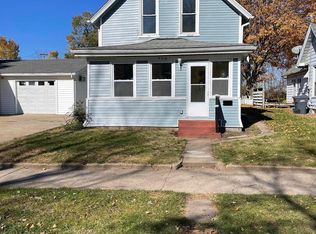 706 9th Ave S, Clinton, IA 52732