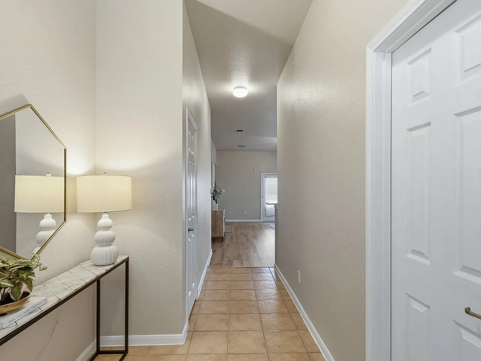 4 bed, 1784 sqft, $2,400 — Photo 2