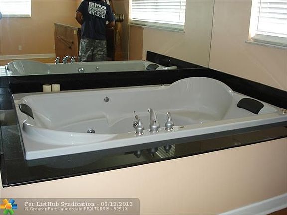 5th image of 640 Tennis Club Dr APT 312